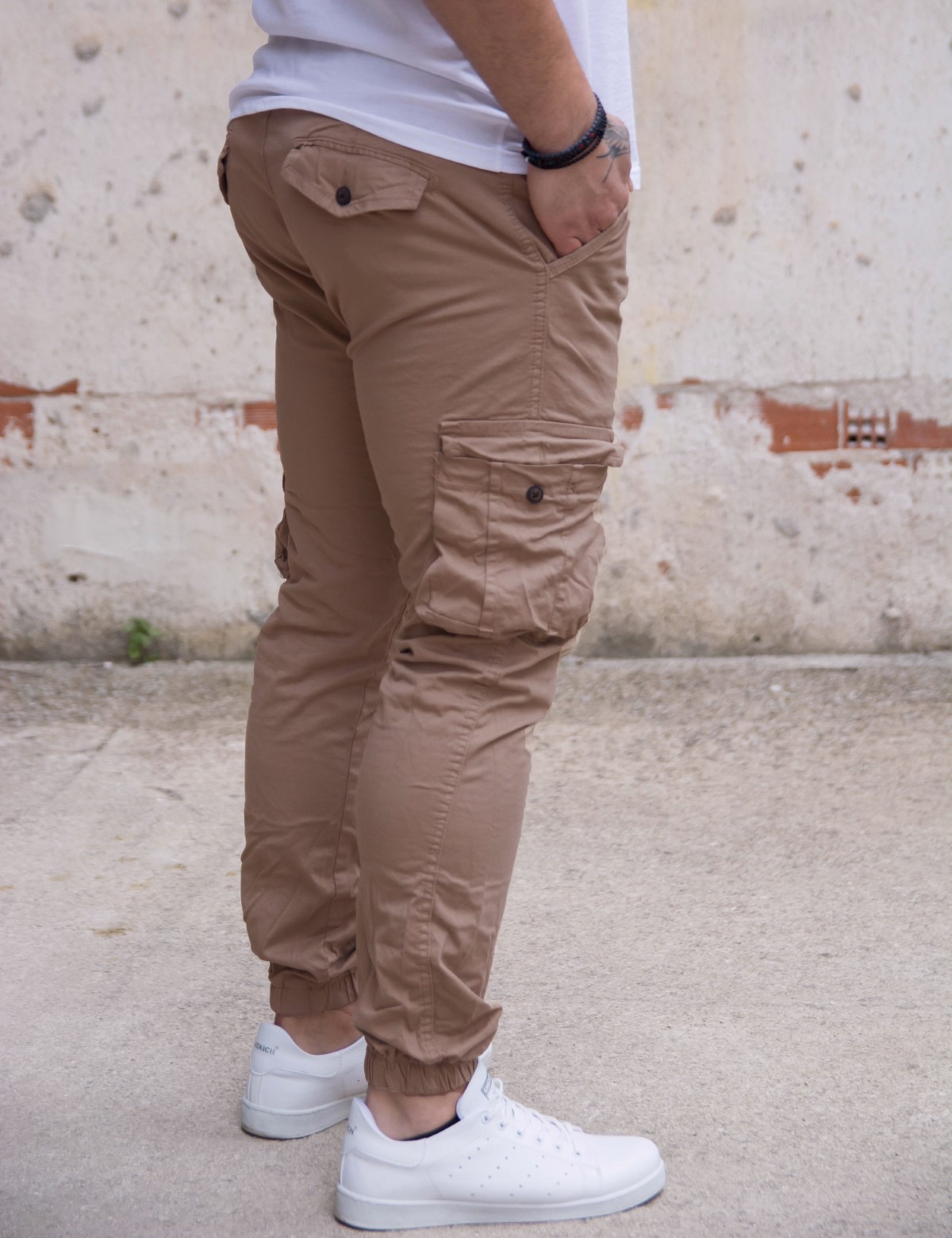 Ανδρικό μπεζ υφασμάτινο cargo παντελόνι 210922B φωτογραφία